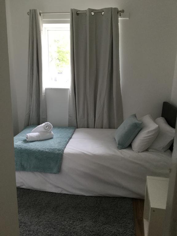 4 Bed House Next To Basildon Town Centre Villa Exterior photo