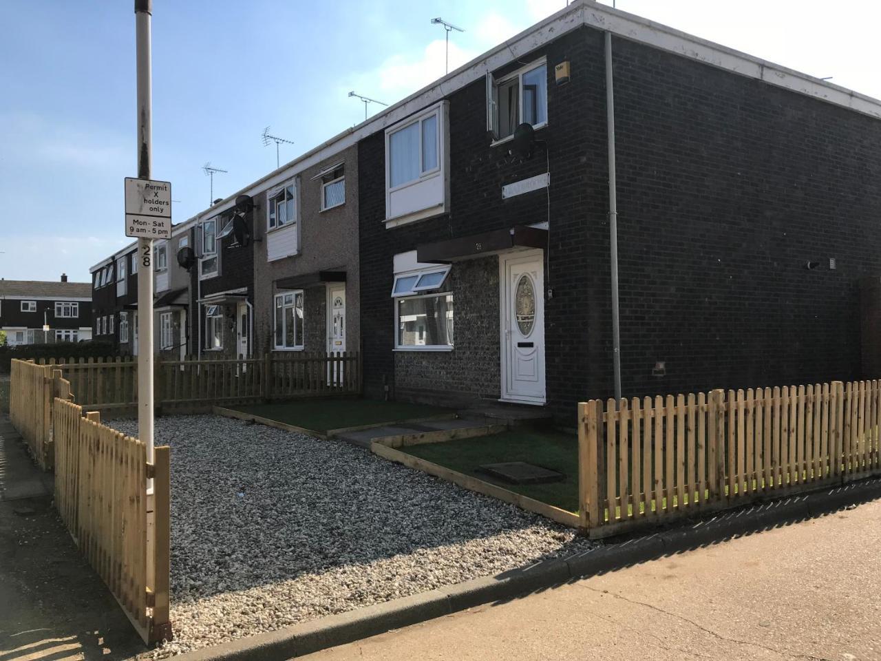 4 Bed House Next To Basildon Town Centre Villa Exterior photo